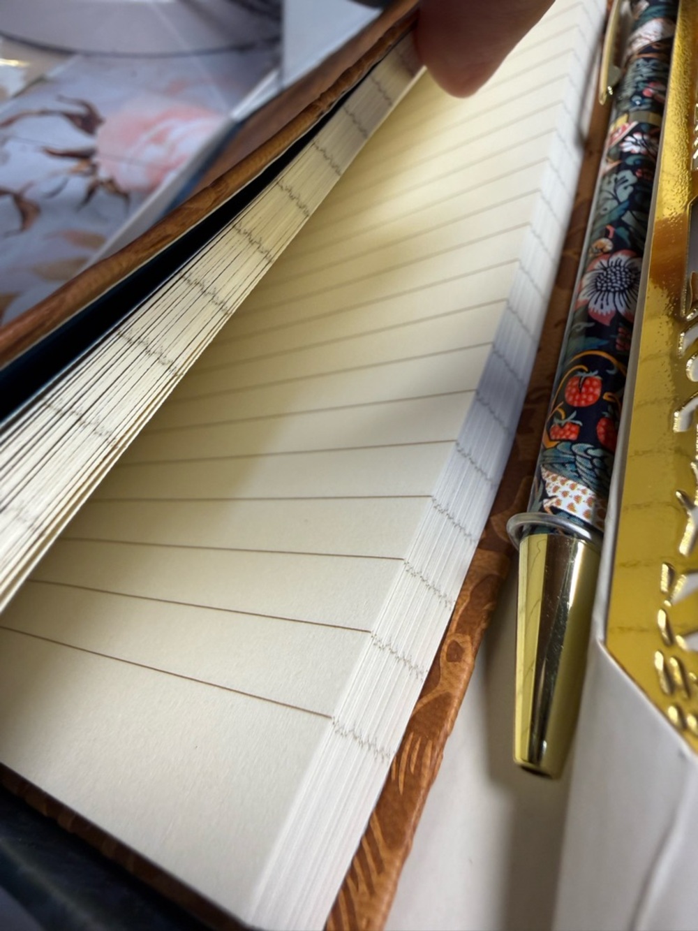 William Morris Journal Pen & Bookmark Set Floral Notes Notebook Gift Set NIB - Picture 5 of 7